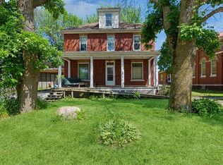 215 3rd St N, Coggon, IA 52218
