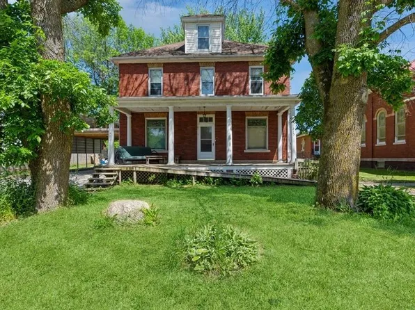 215 3rd St N, Coggon, IA 52218
