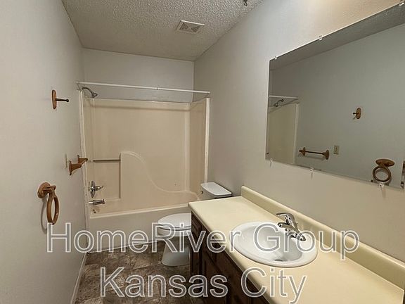 3rd image of 316 NE Timbercreek Ct