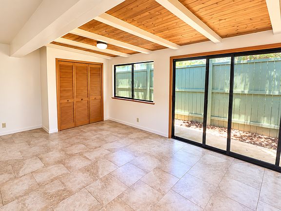 2nd image of 2846 Omaopio Rd #A