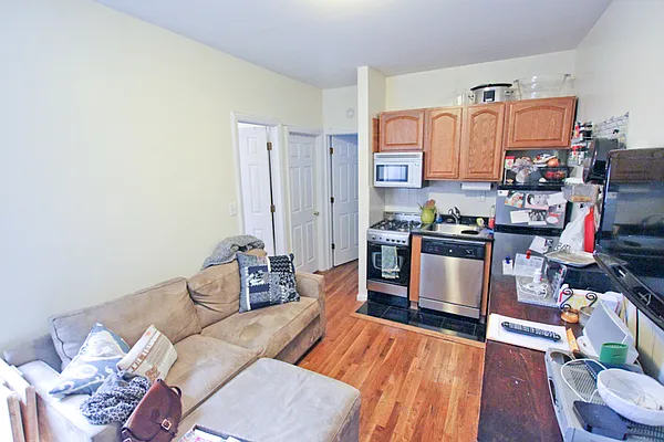 Rented by Jonis Realty | media 22