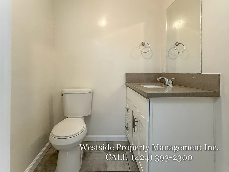 1260 W 39th St #6 — Photo 5