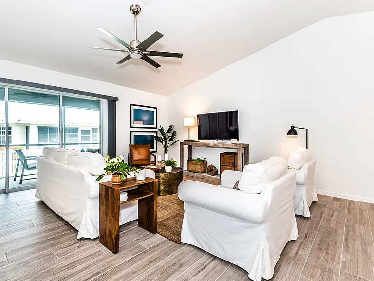 215 Lewis Cir #111 — Photo 4