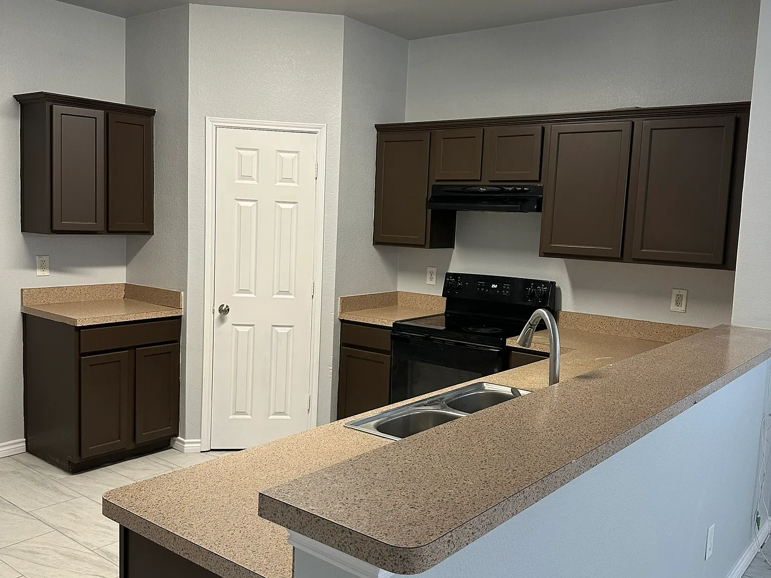 4 bed, 2102 sqft, $2,400 — Photo 4