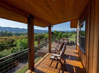 1585 Nunamaker Rd, Hood River, OR 97031