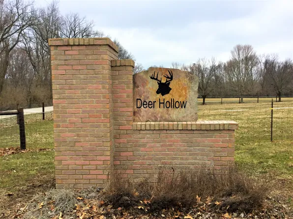 2102 Slade Ln, Mahomet, IL 61853