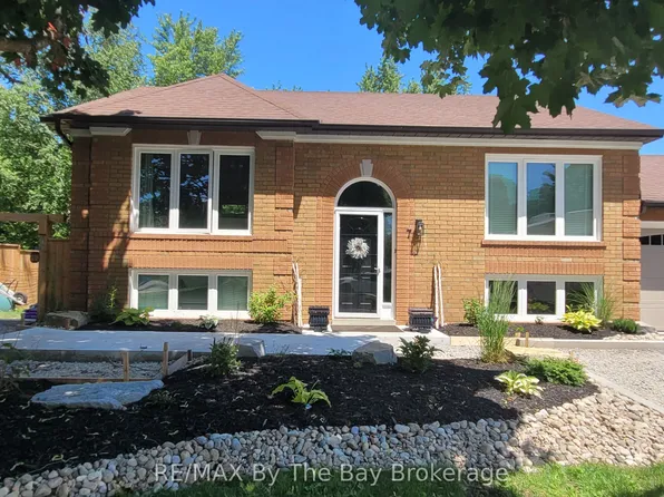 7 Harbour Cres Unit 2, Wasaga Beach, ON L9Z 1G4