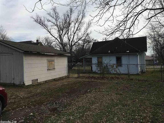 4th image of 1125 Janssen Ave