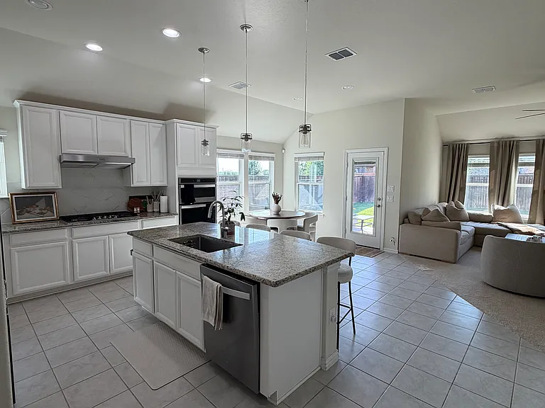 2504 Melrose Dr — Photo 18
