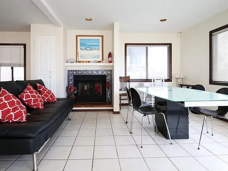 2645 Ocean Front Walk — Photo 52