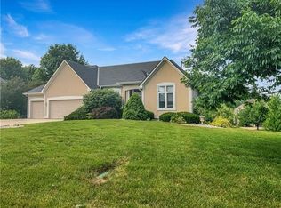 2340 NE Smokey Hill Dr, Lees Summit, MO 64086