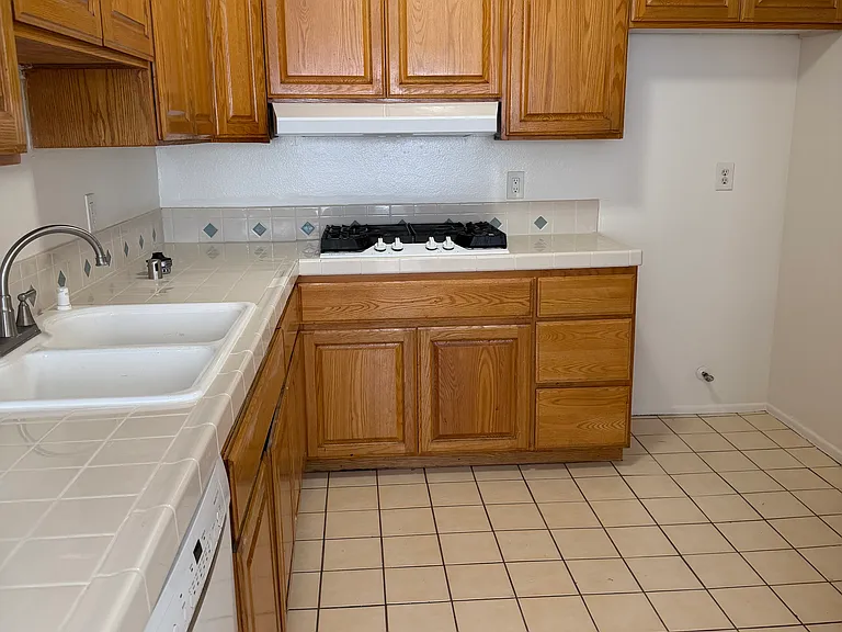 9131 Burnet Ave — Photo 19