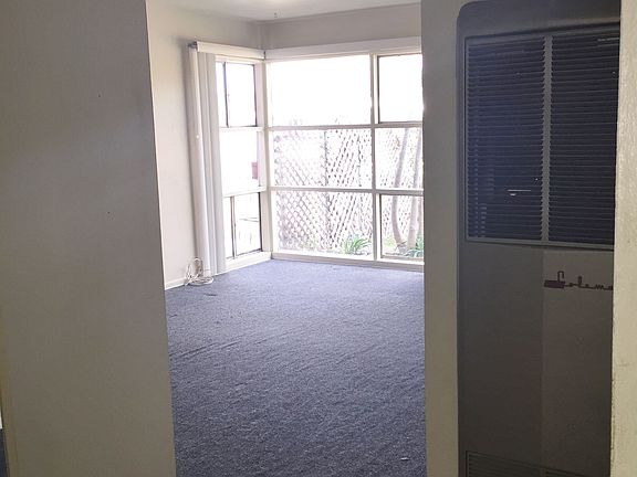 4th image of 4551 Clairemont Dr