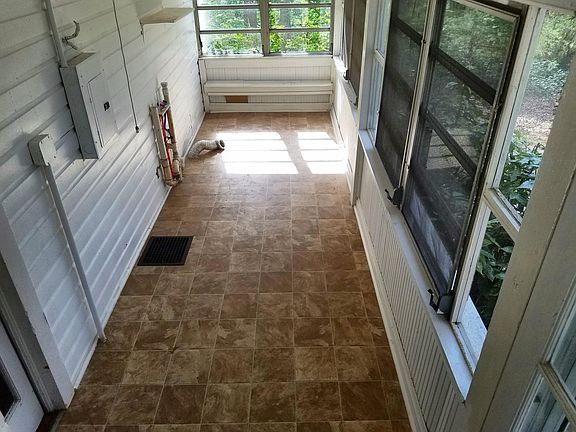 Laundry room area, off kitchen, with washer /dryer hookups