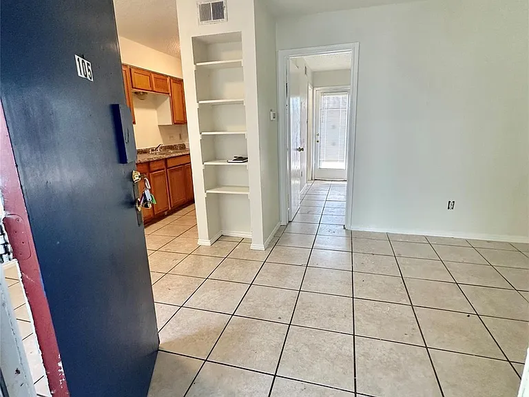 4322 Gillis St #105 — Photo 4