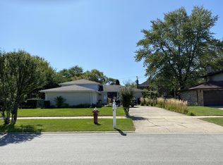 4911 W 84th St, Burbank, IL
