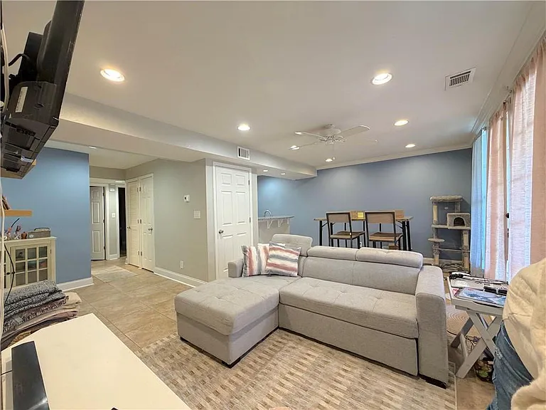 4727 Jarboe St #102 — Photo 6