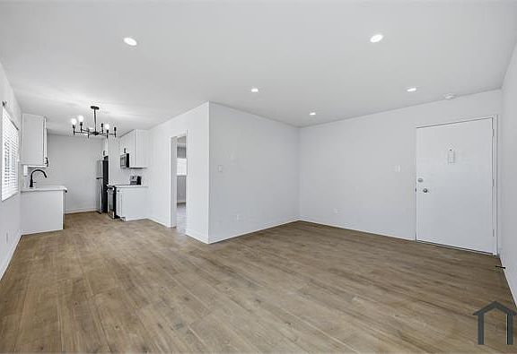 3rd image of 1738 Colby Ave APT 8