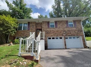104 Pyramid Dr, Belleville, IL 62223
