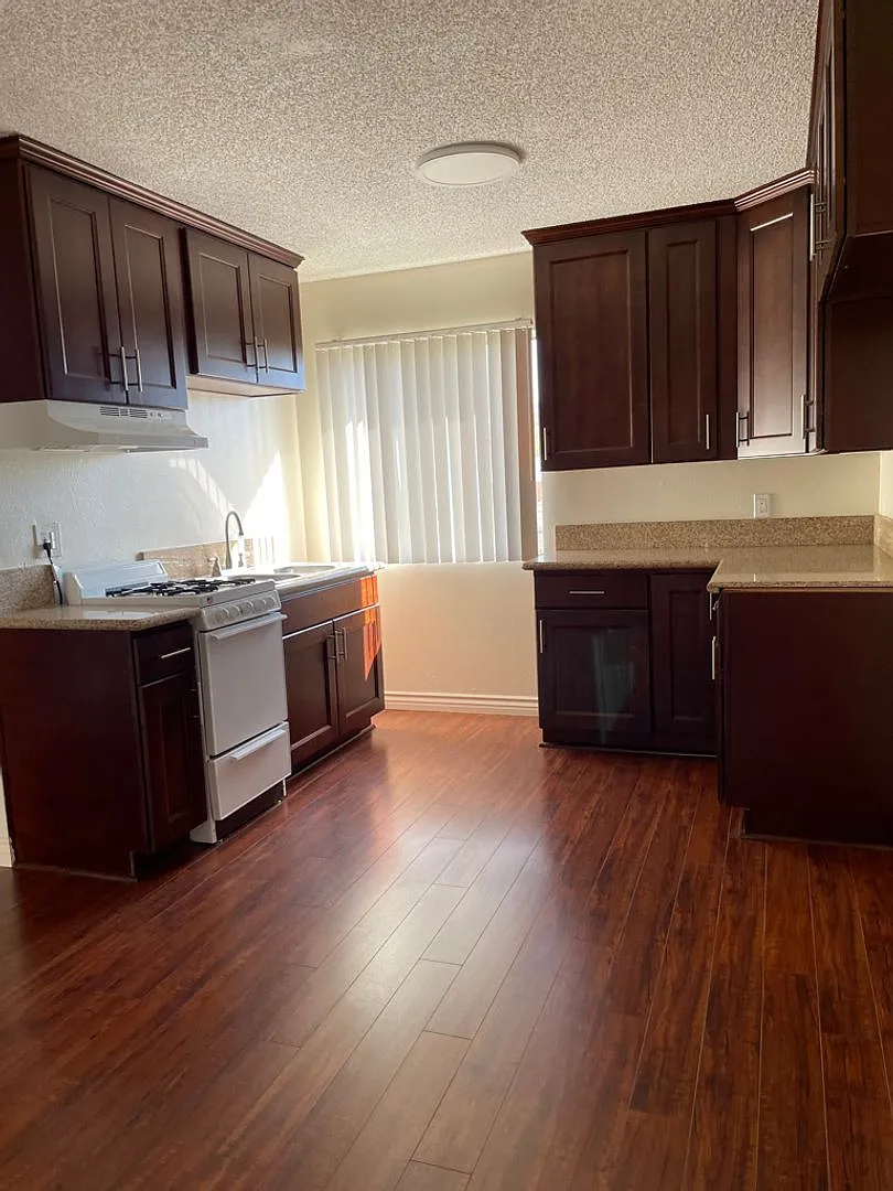 Palmer Apartments — Photo 2