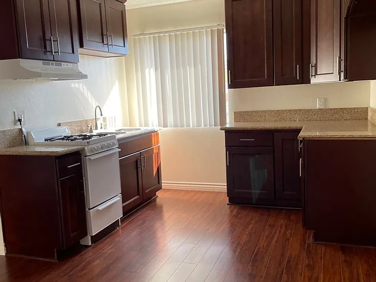 Palmer Apartments — Photo 2