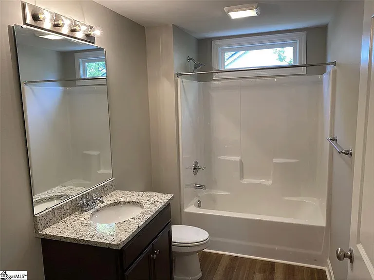 410 S Texas Ave — Photo 4