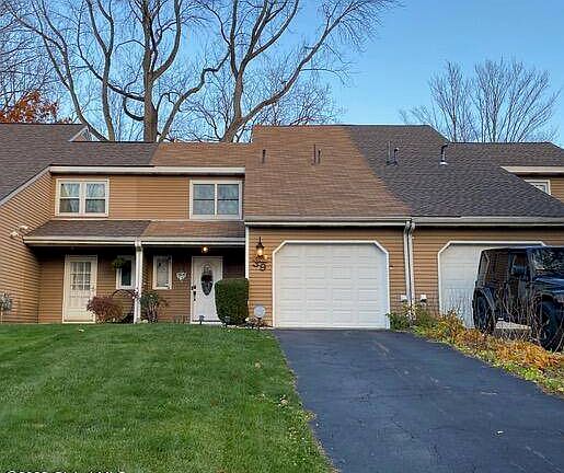 3rd image of 39 Grant Hill Ct