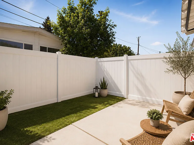 6033 Fallbrook Ave — Photo 21