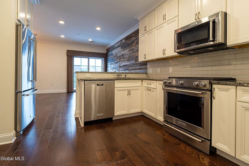 5th image of 97 East Avenue APT 201