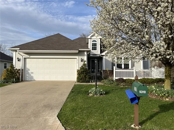 5310 Peachtree Ln, Parma, OH 44134
