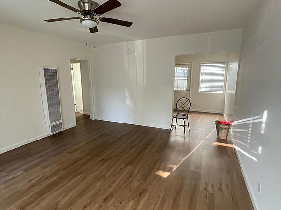 2nd image of 15864 Victory Blvd