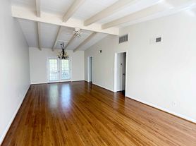 1844 Montclaire Ln