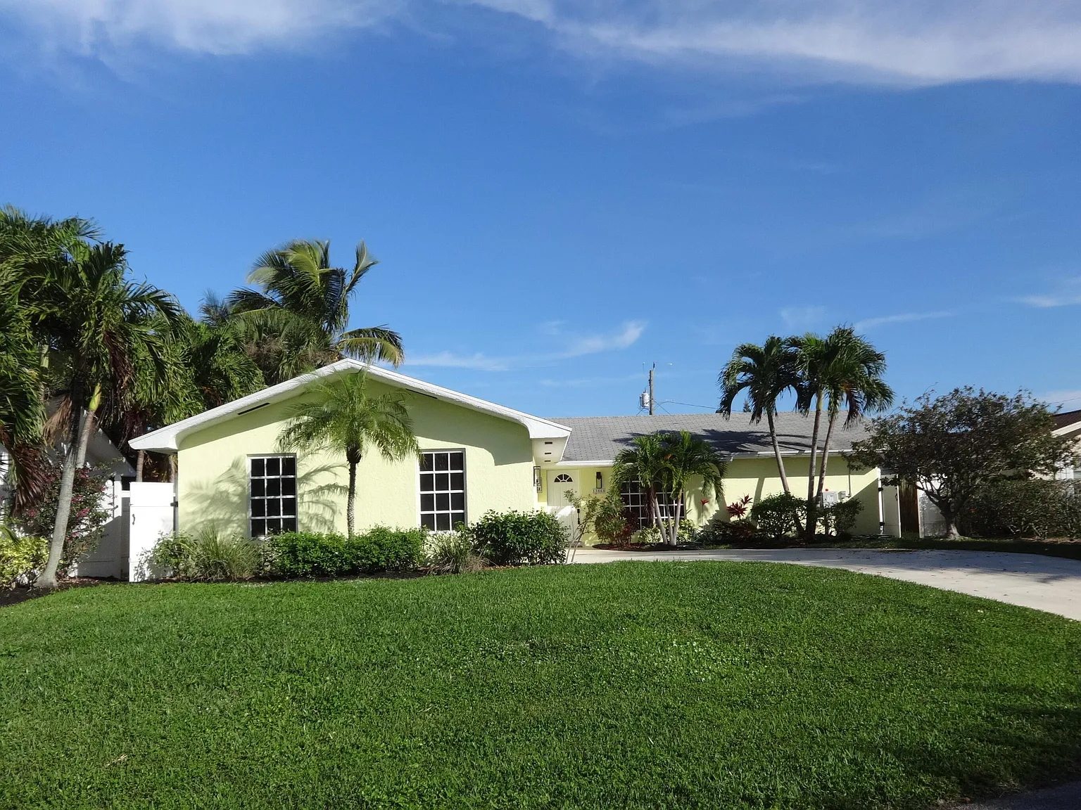 3 bed, 2.0 bath, 1499 sqft, $4,395 — Photo 1