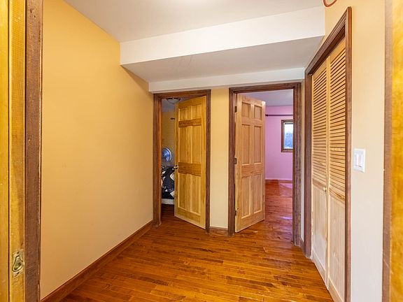 4th image of 484 Clavey Ln