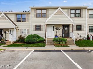 68 English Club Dr, Englishtown, NJ 07726