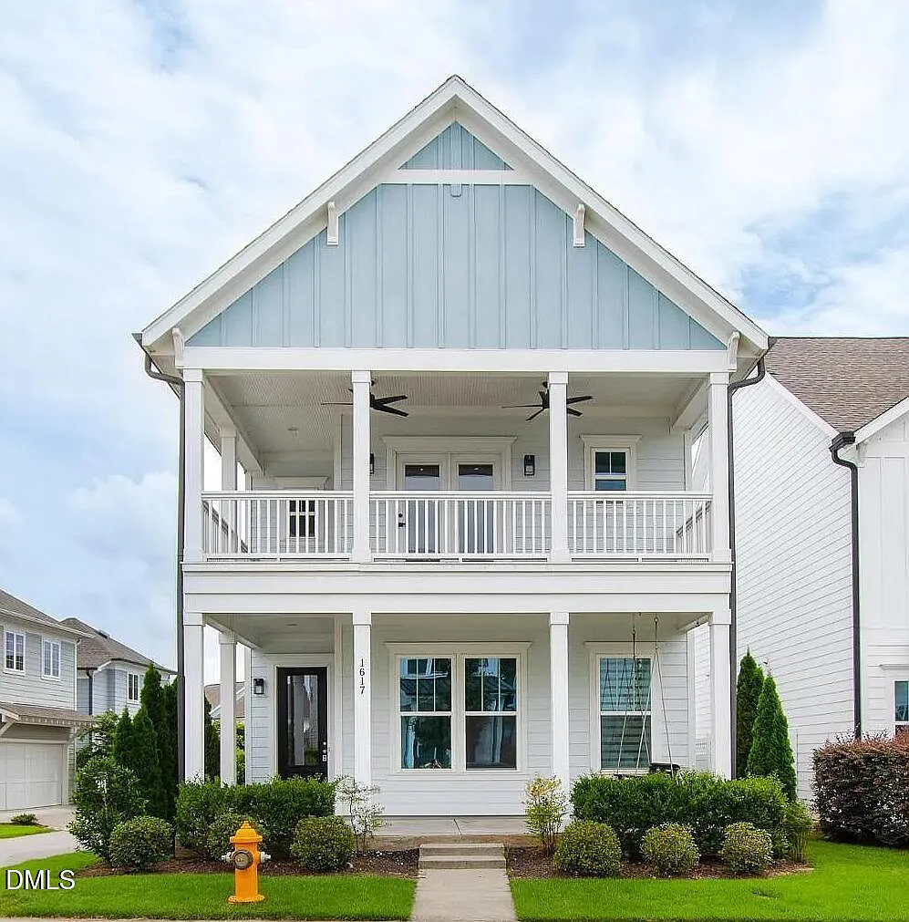 3 bed, 2.5 bath, 2202 sqft, $2,395 — Photo 1