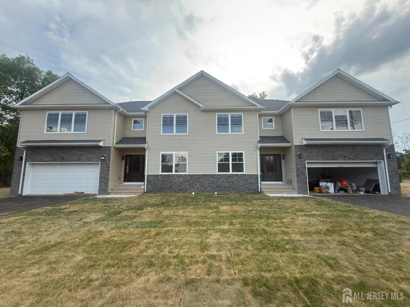 10 Delar Pkwy #B, Franklin Park, NJ 08823