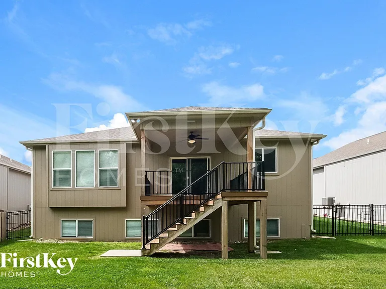 1128 SW Blackpool Dr — Photo 14