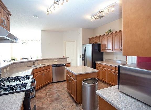 3rd image of 1205 Blackthorn Dr