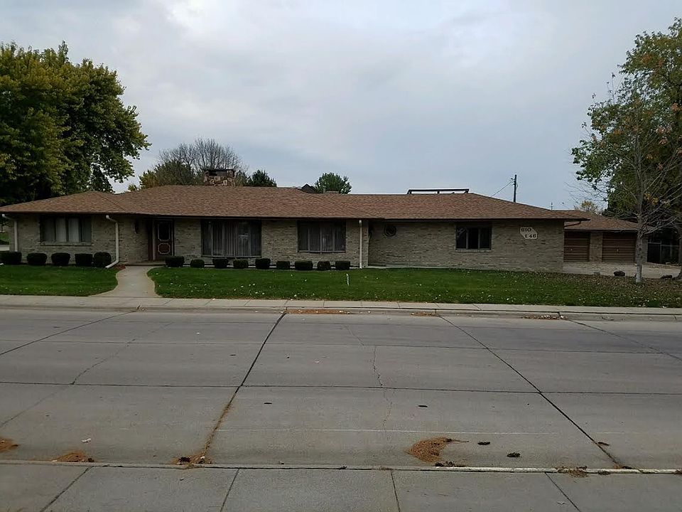 1st image of 610 E 46th St