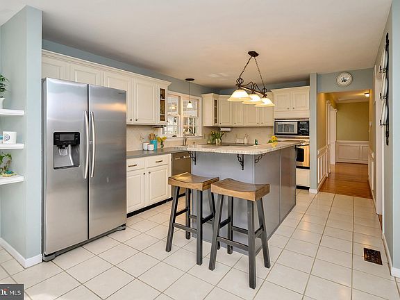 4th image of 12301 Dell Way