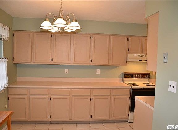 4th image of 26 Meadow Ct