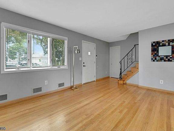 3rd image of 451 Chestnut St