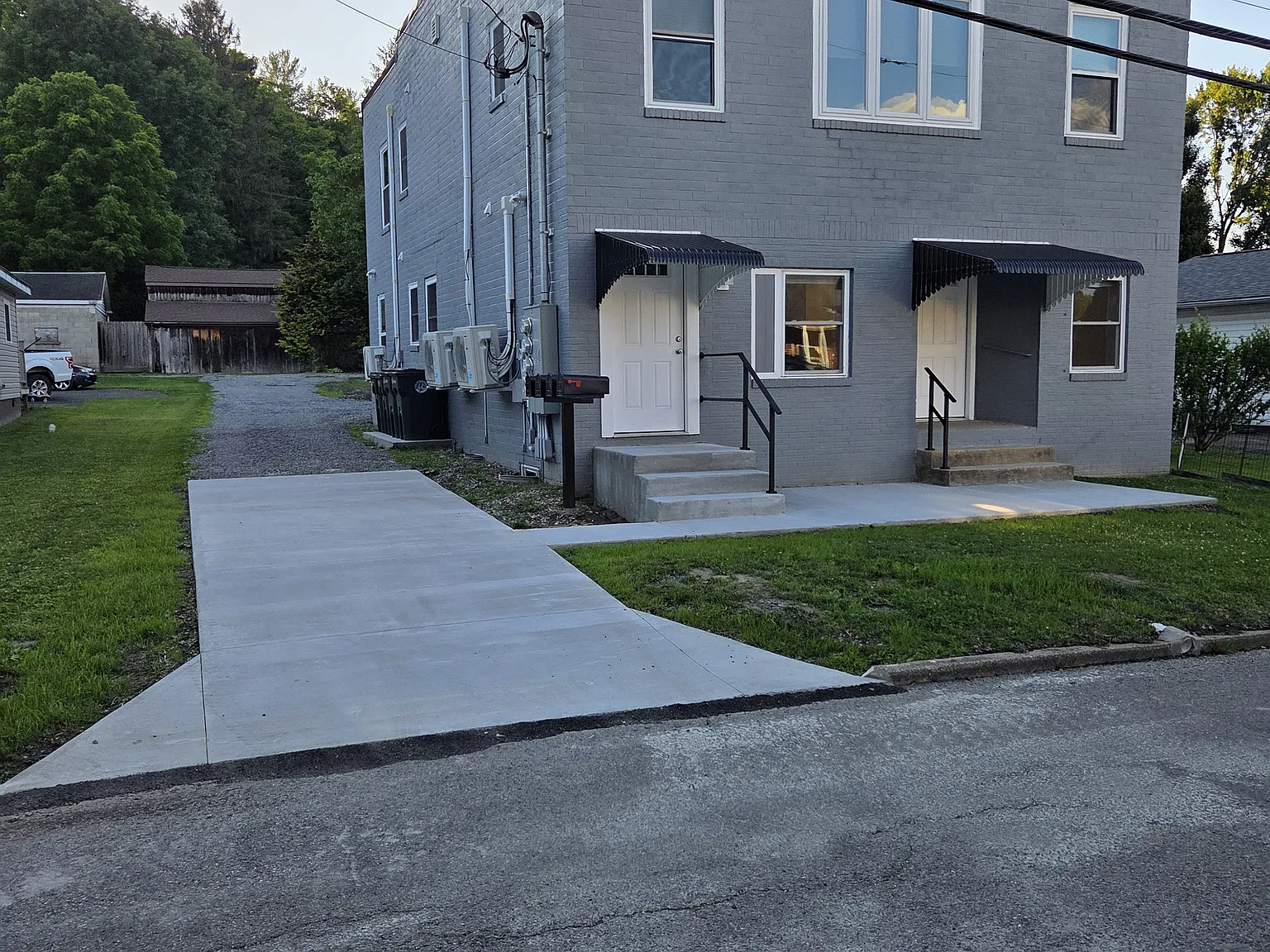 2 bed, $1,100 — Photo 1