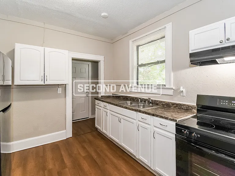 204 W 23rd St — Photo 5