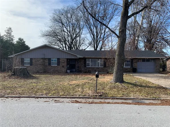 1302 SW B St, Bentonville, AR 72712