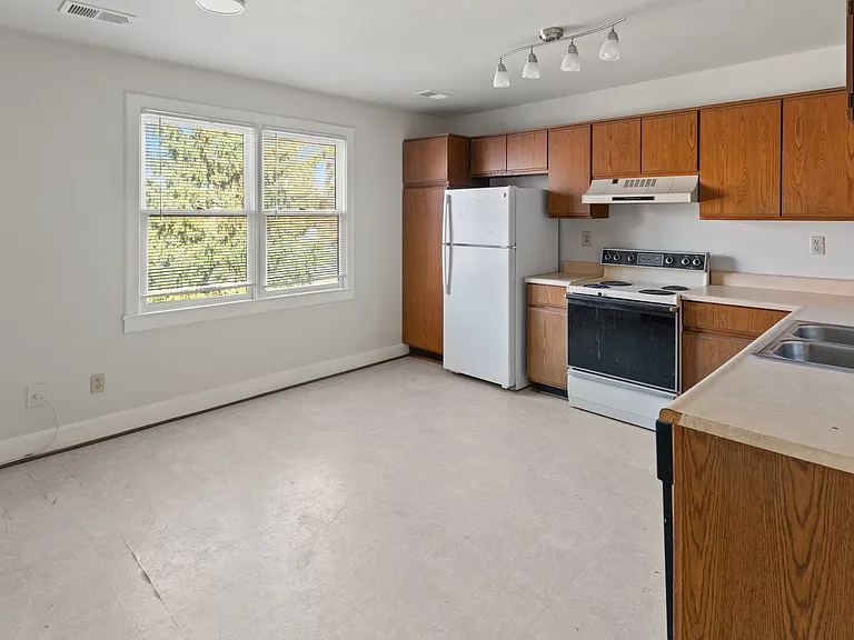 531 W Ormsby Ave #4 — Photo 9