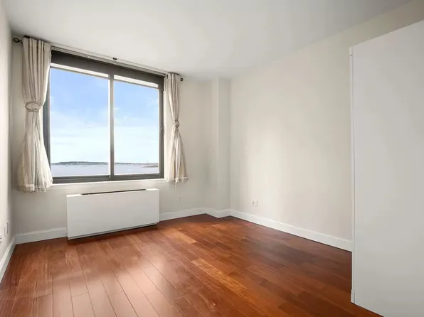 99 Battery Place image 6 of 13