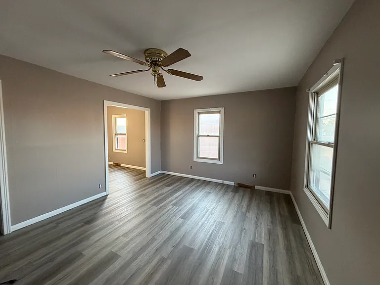 322 W Cloud St — Photo 3