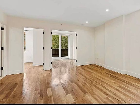 4th image of 10 Lexington Ave APT 2G